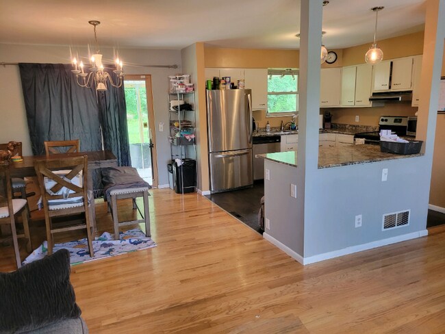 Building Photo - 3117 Mary Jane Dr