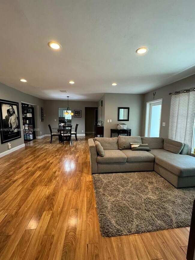 Foto del edificio - 15110 NE 9th Ct