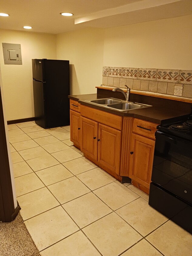 Kitchen - 3112 Niagara St