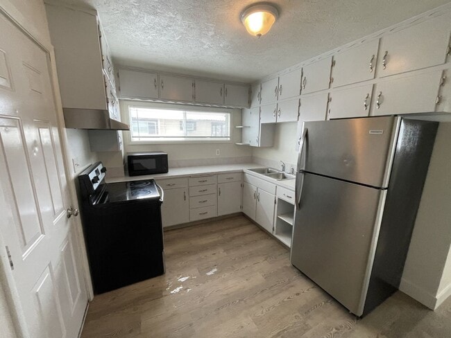 Building Photo - 3 Bed, 2 Bath Single Family Home - Idaho F...