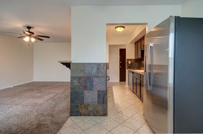 Foto del edificio - 2210 Country Club Dr