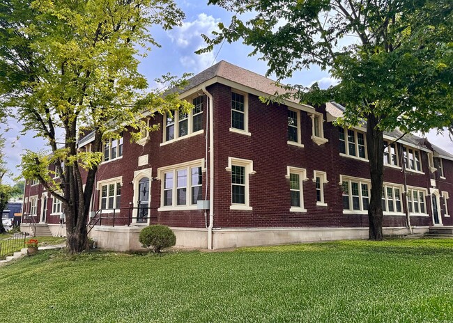 Building Photo - 2015 Court Ave