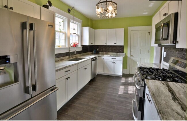 Building Photo - 230 Butler St