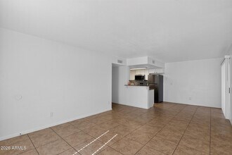 Building Photo - 2132 W Glenrosa Ave