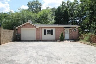 Building Photo - 980 Anderson Rd S