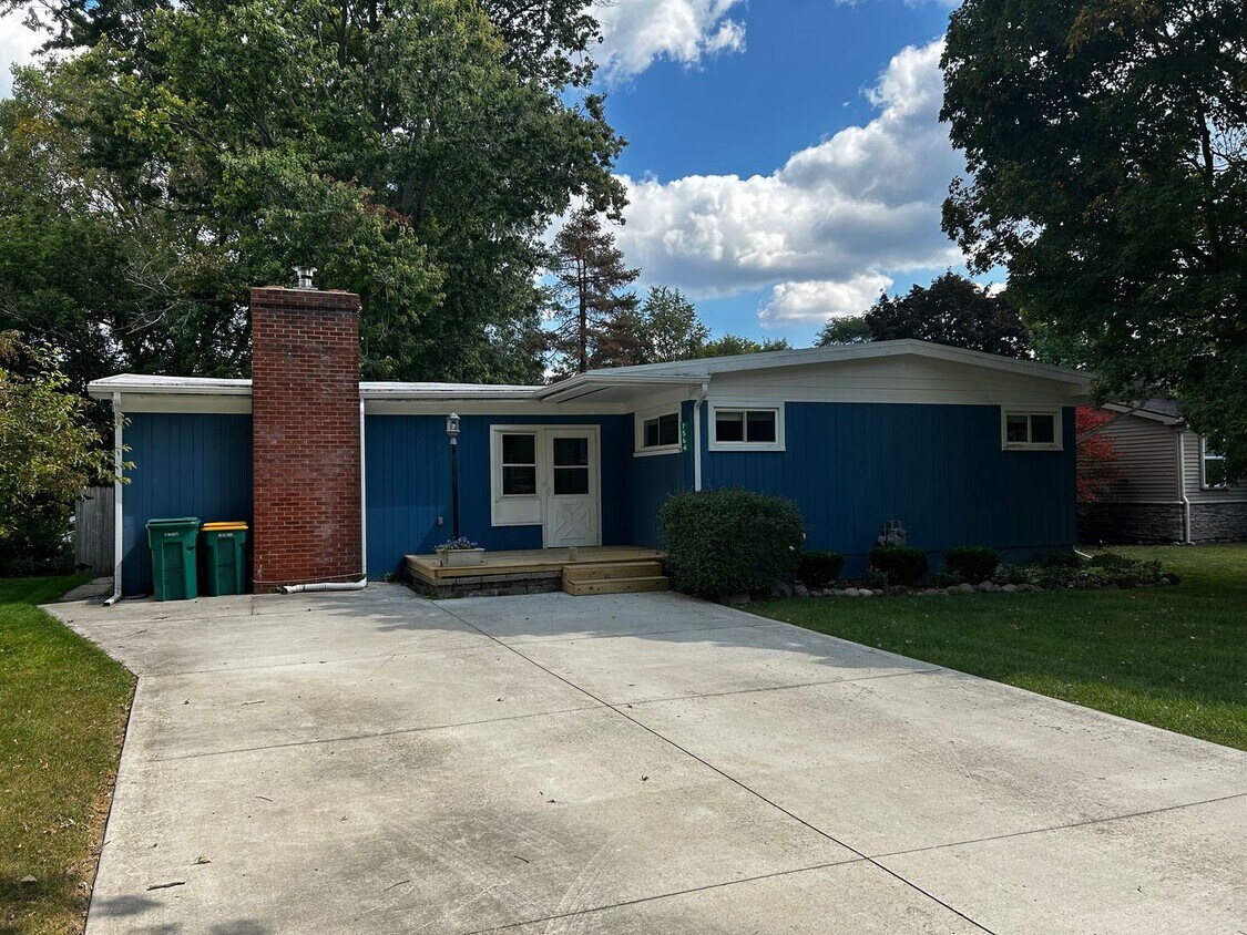 Dexter House for Rent - Walking Distance t... - 3 bedrooms, 2 bathrooms, fenced in yard, e...