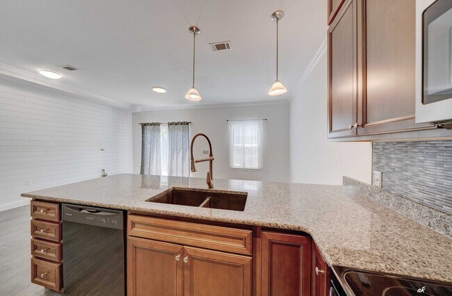 Foto del edificio - 7211 Quail Hollow Dr