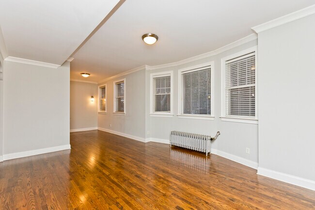 Building Photo - 4836 N Paulina St