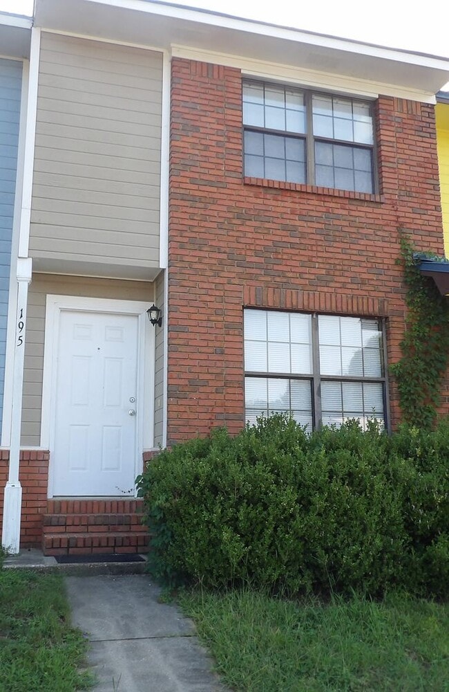 Building Photo - 195 Lakeview Dr
