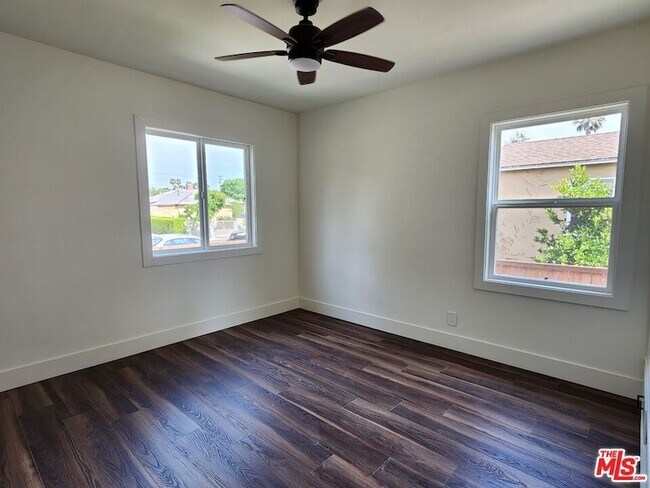 Foto del edificio - 6639 Chimineas Ave