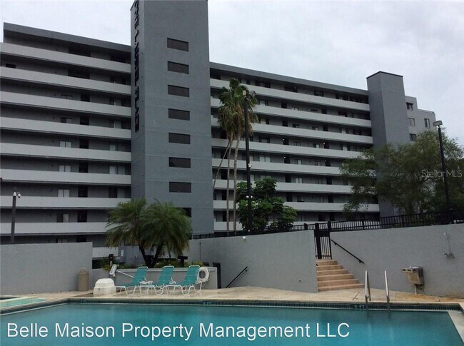 Foto del edificio - 1 br, 1.5 bath House - 201 W Laurel St #304
