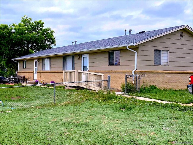 Building Photo - 6631 Julian St
