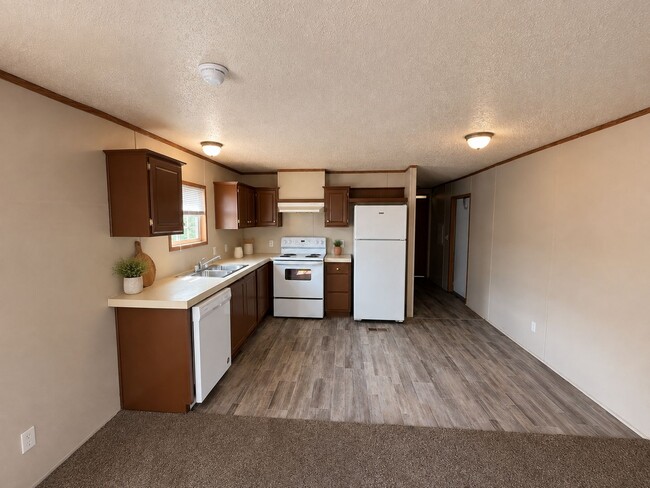 Building Photo - 25521 Nuway Ave