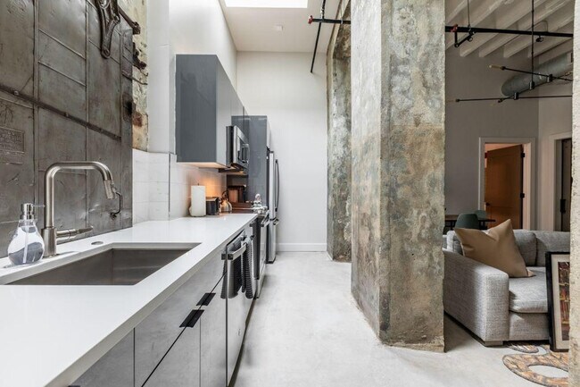 Foto del edificio - 315 Girod St