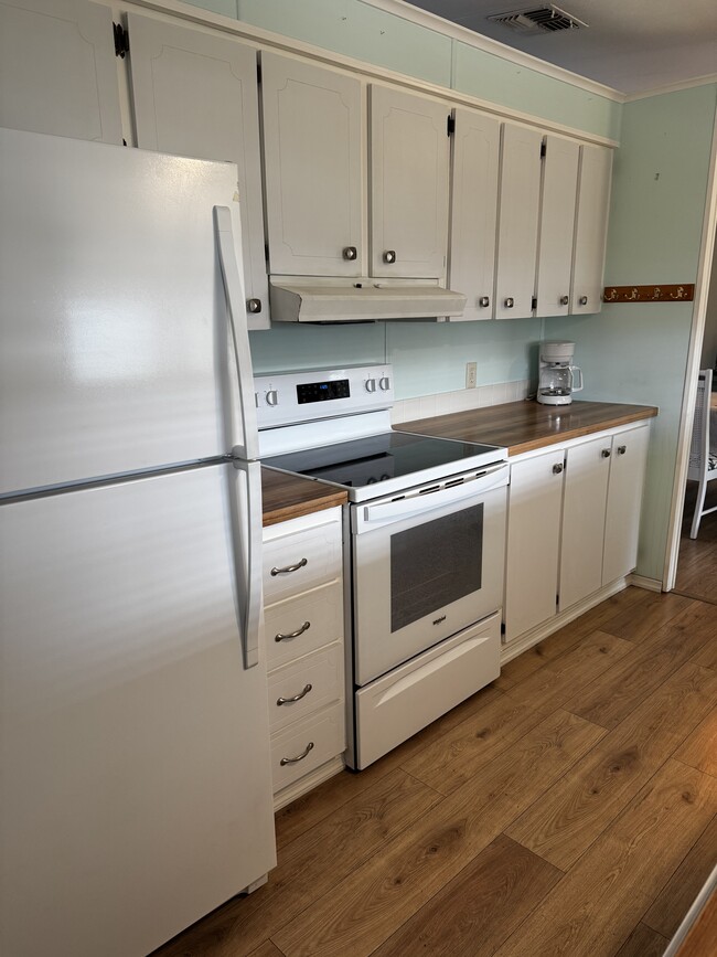 Foto del edificio - 10 Lake Diane Dr