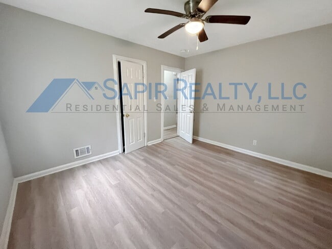 Building Photo - 2847 Belvedere Ln
