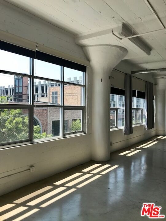 Building Photo - 530 Molino St