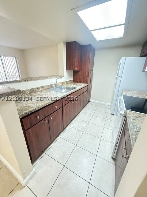 Foto del edificio - 8335 Coral Lake Dr