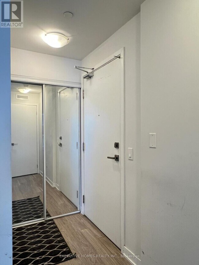 Photo du bâtiment - 4055 Parkside Village Dr