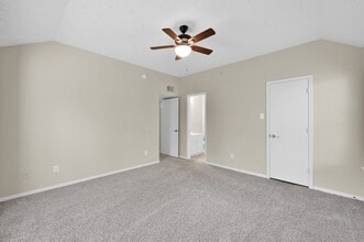 Building Photo - 8051 Bay Branch Dr