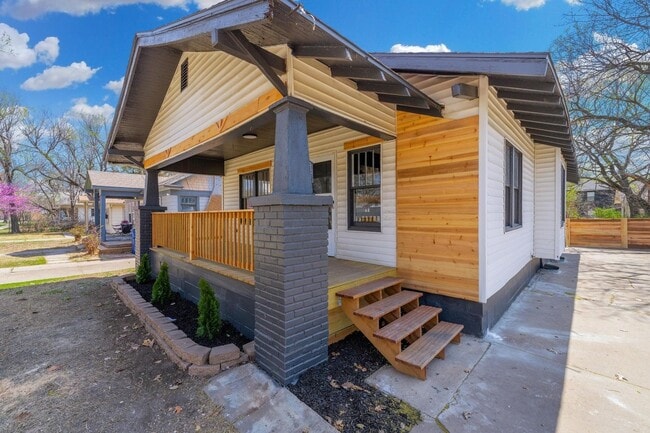 Foto del edificio - 2327 W Douglas Ave