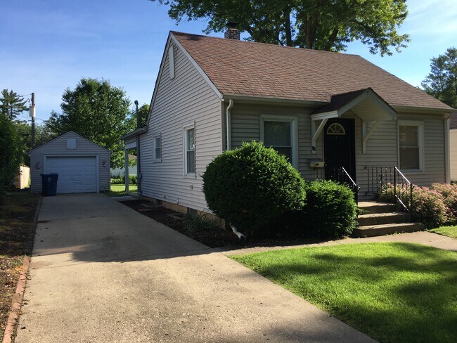 Building Photo - 88 Riverside Ave