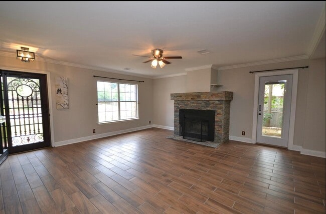 Building Photo - 9543 Summerbrook