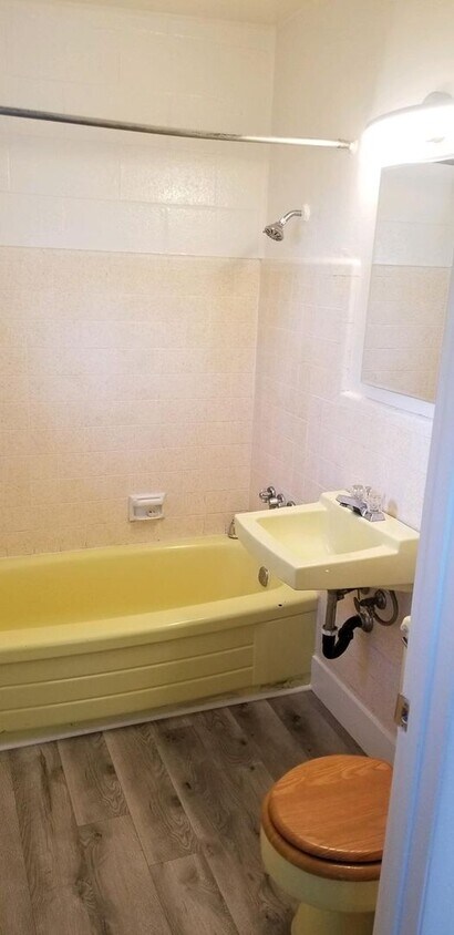 Foto del edificio - 1BR/1BA Apartment Available Immediately