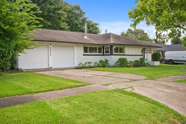 Building Photo - 5411 Meadow Creek Ln