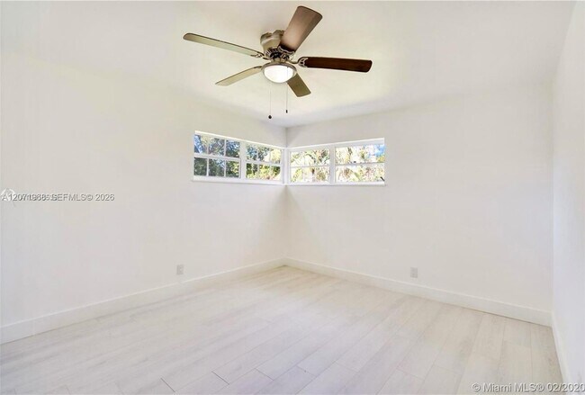 Foto del edificio - 1301 NE 147th St