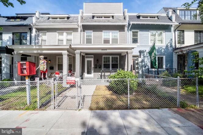 Foto principal - 2025 3rd St NE