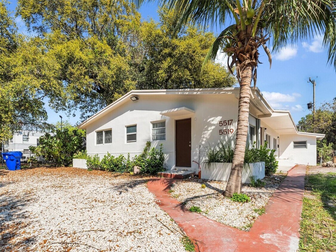 Primary Photo - 5517 NW 1st Pl