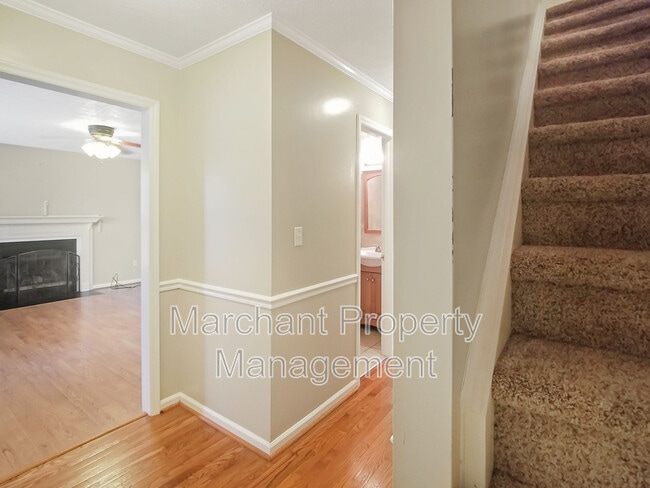Building Photo - 424 Laurel Tree Ln