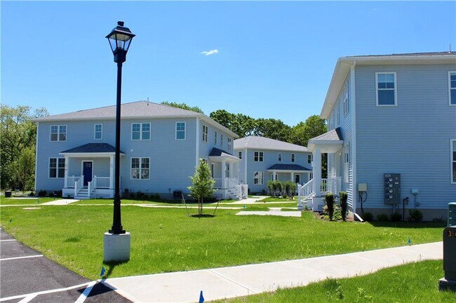 Building Photo - 50 Hopkins Ln