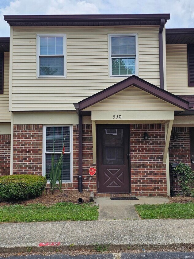 Primary Photo - 530 E Graham Pl