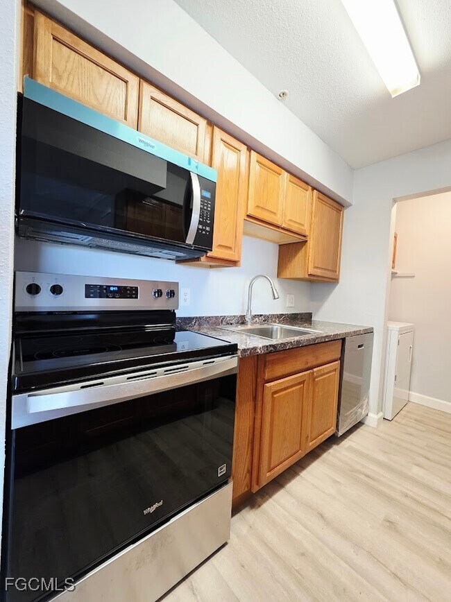 Foto del edificio - 2845 Winkler Ave