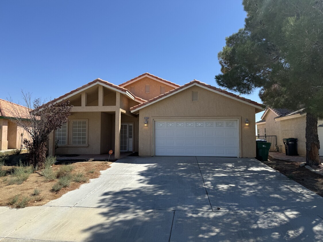 Foto principal - 20796 Village Pkwy