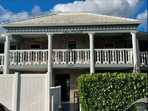 Building Photo - 2109 NE 68th St