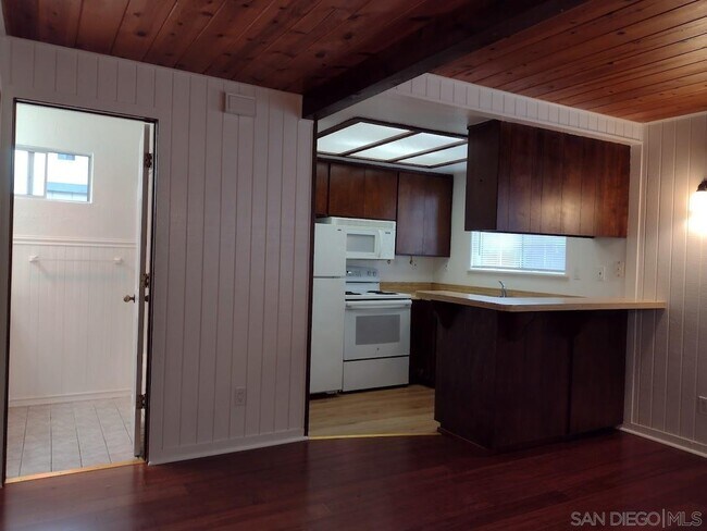 Building Photo - 731 Island Ct