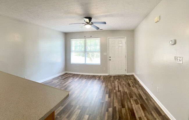 Foto del edificio - 212 Oaklawn Dr