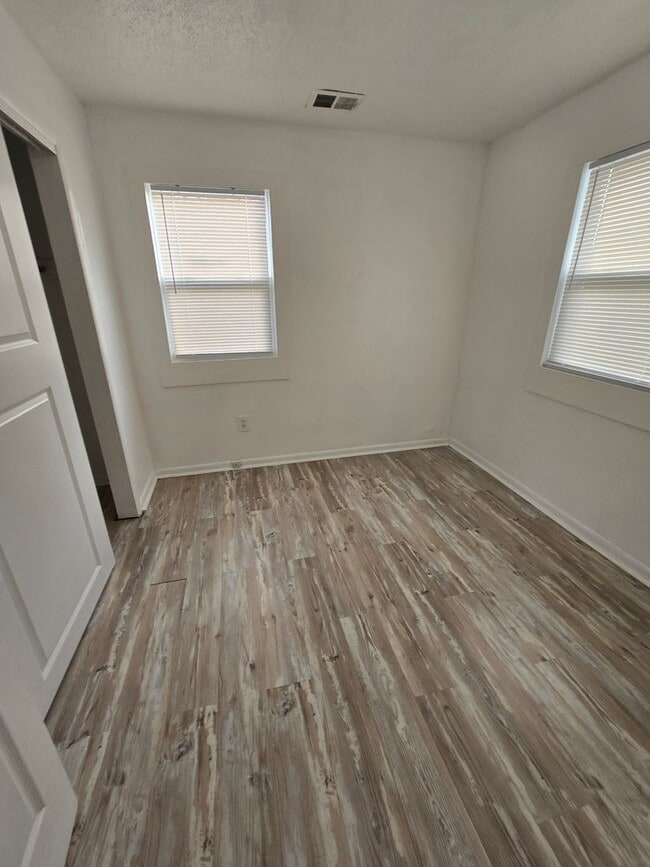 Foto del edificio - Two Bedroom Home Located on the Westside near 30th and MLK Street