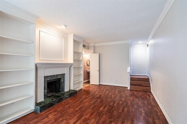Building Photo - 2100 Tanglewilde St