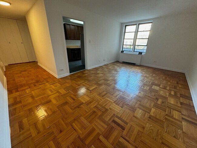Building Photo - 23-35 Broadway Unit 1 M