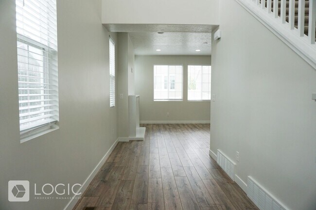 Foto del edificio - 856 2800 N