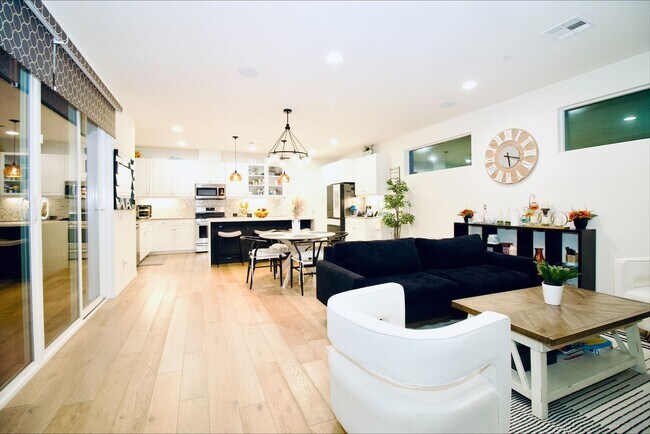 Building Photo - Former MODEL HOME | Great Location