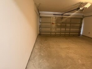 Building Photo - 523 Robin Ct