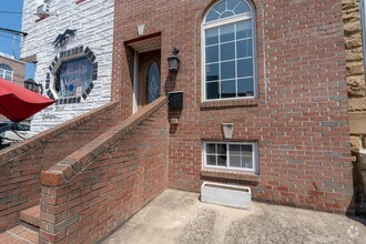 Building Photo - 603 S Clinton St