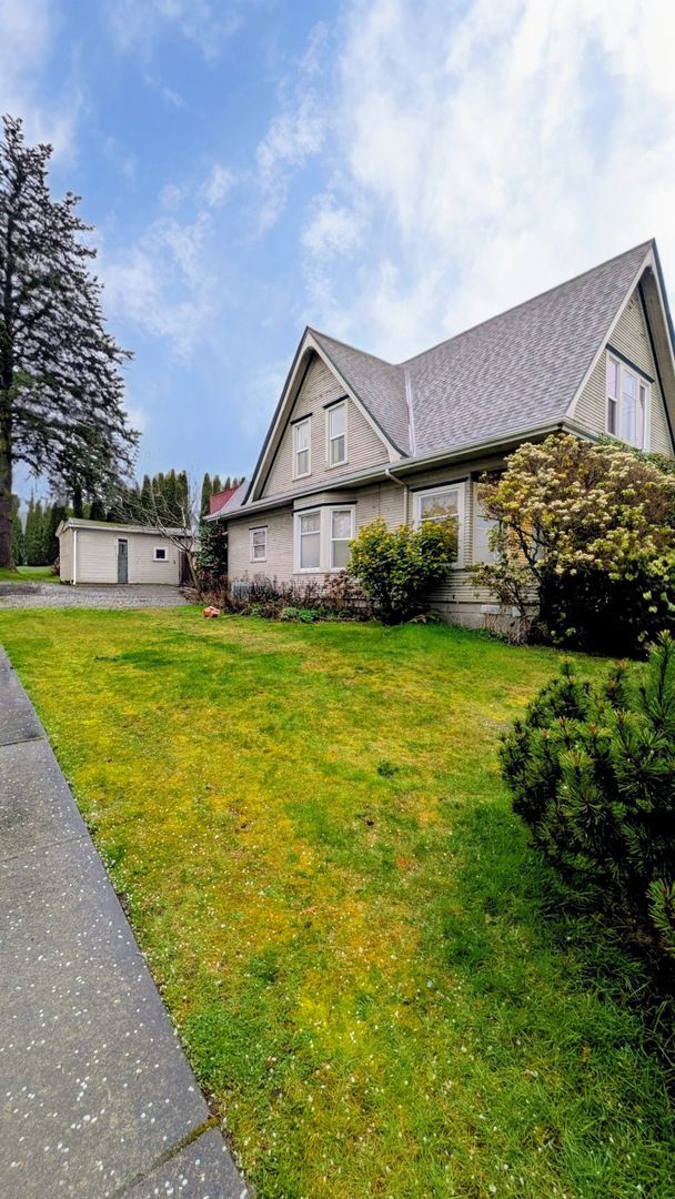 Building Photo - Large Home for Available for Preleasing in Historic York Neighborhood!