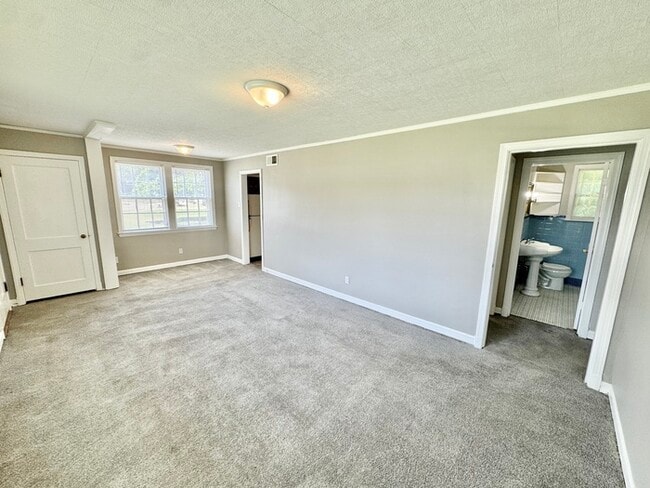 Building Photo - 3986 Vernon Ave