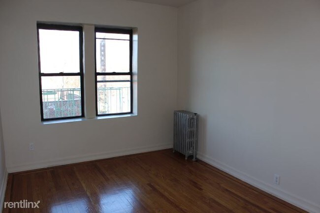 Foto del edificio - 1 br, 1 bath  - 68 W 238th St E44